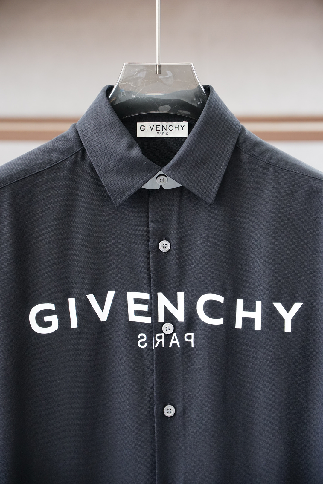 2025秋冬系列上新✨ Givenchy.纪梵希早秋GVC经典款字母印花衬衣 ✅ 休闲商务的魅力徽标.经