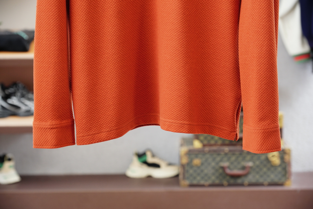 Prada普拉达/2025秋冬系列上新✨ 长袖Polo 衬衫，奢华经典元素设计！采用舒适透气针织面料🔥属