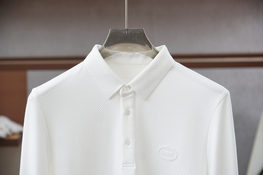 Prada普拉达/2025秋冬系列上新✨ 长袖Polo 衬衫，奢华经典元素设计！采用舒适透气针织面料🔥属