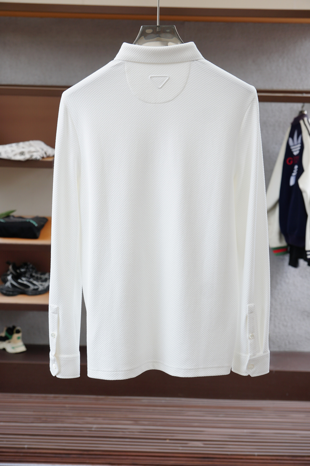 Prada普拉达/2025秋冬系列上新✨ 长袖Polo 衬衫，奢华经典元素设计！采用舒适透气针织面料🔥属