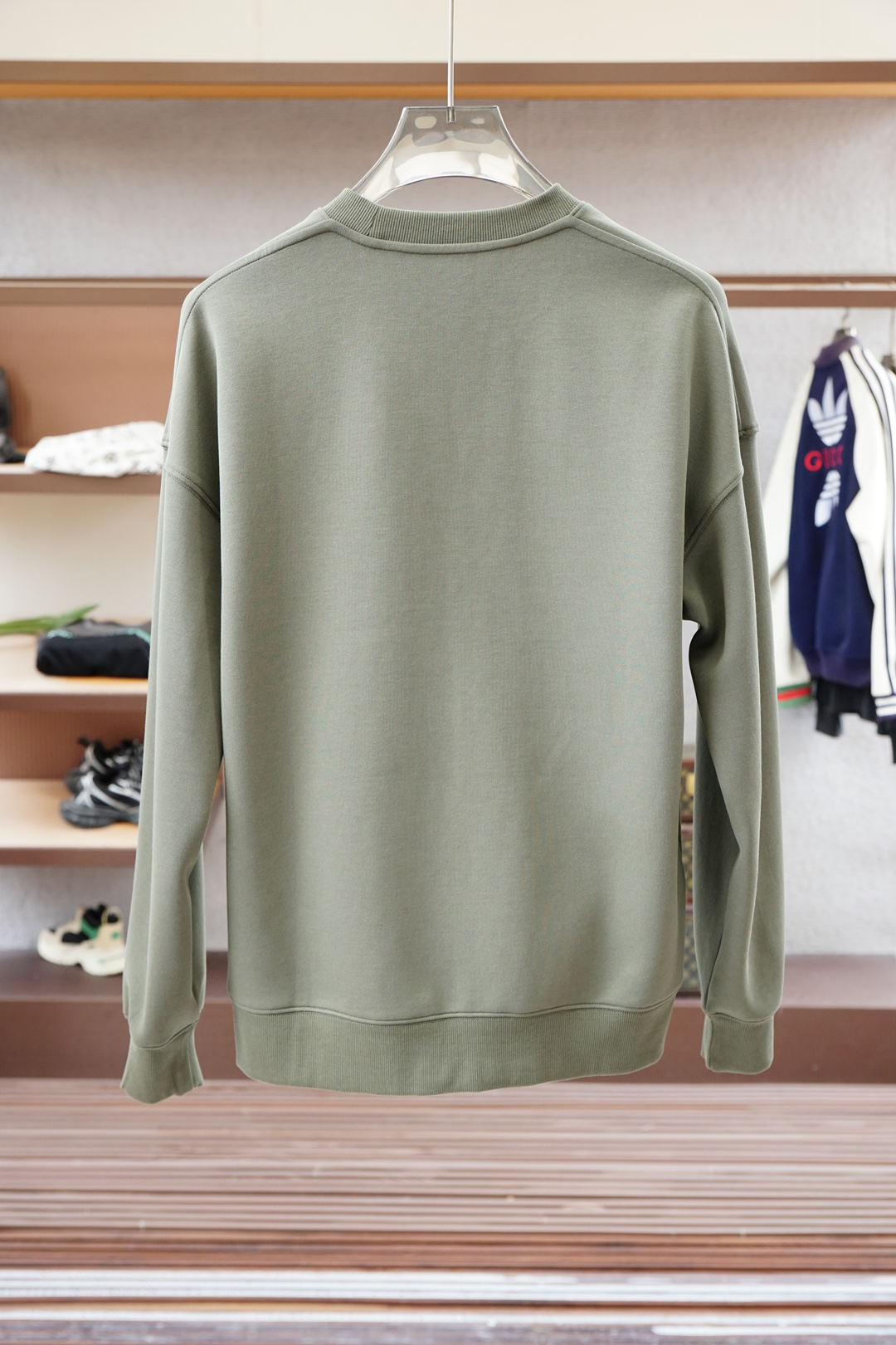 2025秋冬系列上🍎Loewe罗意威/套头圆领卫衣 纯色LOGO搭配刺绣🪡大标 高端大气经典系列，经典圆