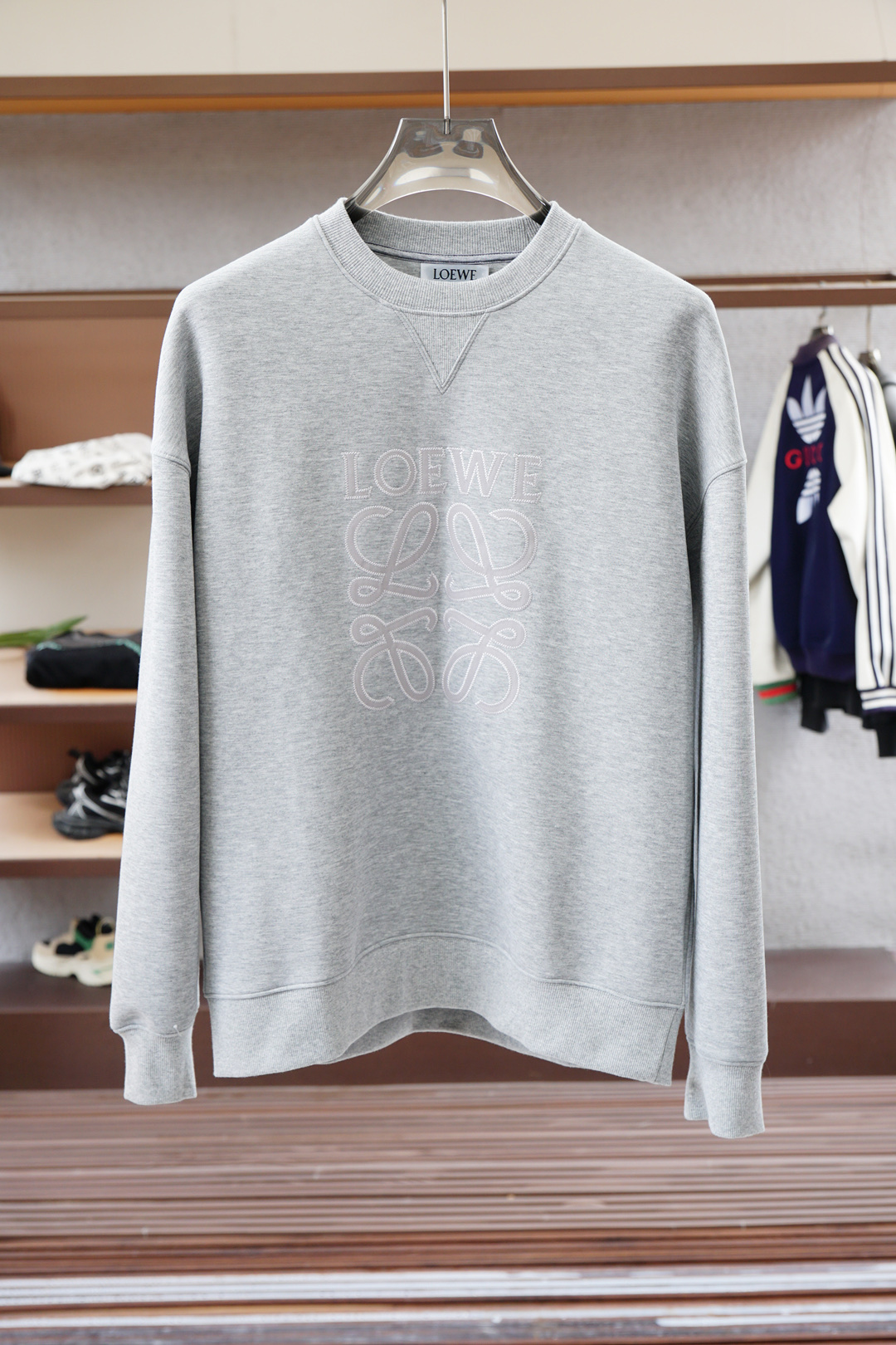 2025秋冬系列上🍎Loewe罗意威/套头圆领卫衣 纯色LOGO搭配刺绣🪡大标 高端大气经典系列，经典圆