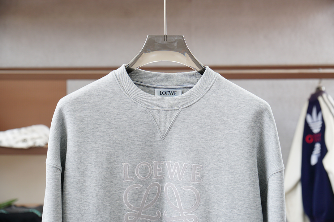 2025秋冬系列上🍎Loewe罗意威/套头圆领卫衣 纯色LOGO搭配刺绣🪡大标 高端大气经典系列，经典圆