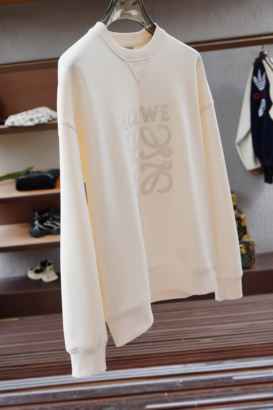2025秋冬系列上🍎Loewe罗意威/套头圆领卫衣 纯色LOGO搭配刺绣🪡大标 高端大气经典系列，经典圆