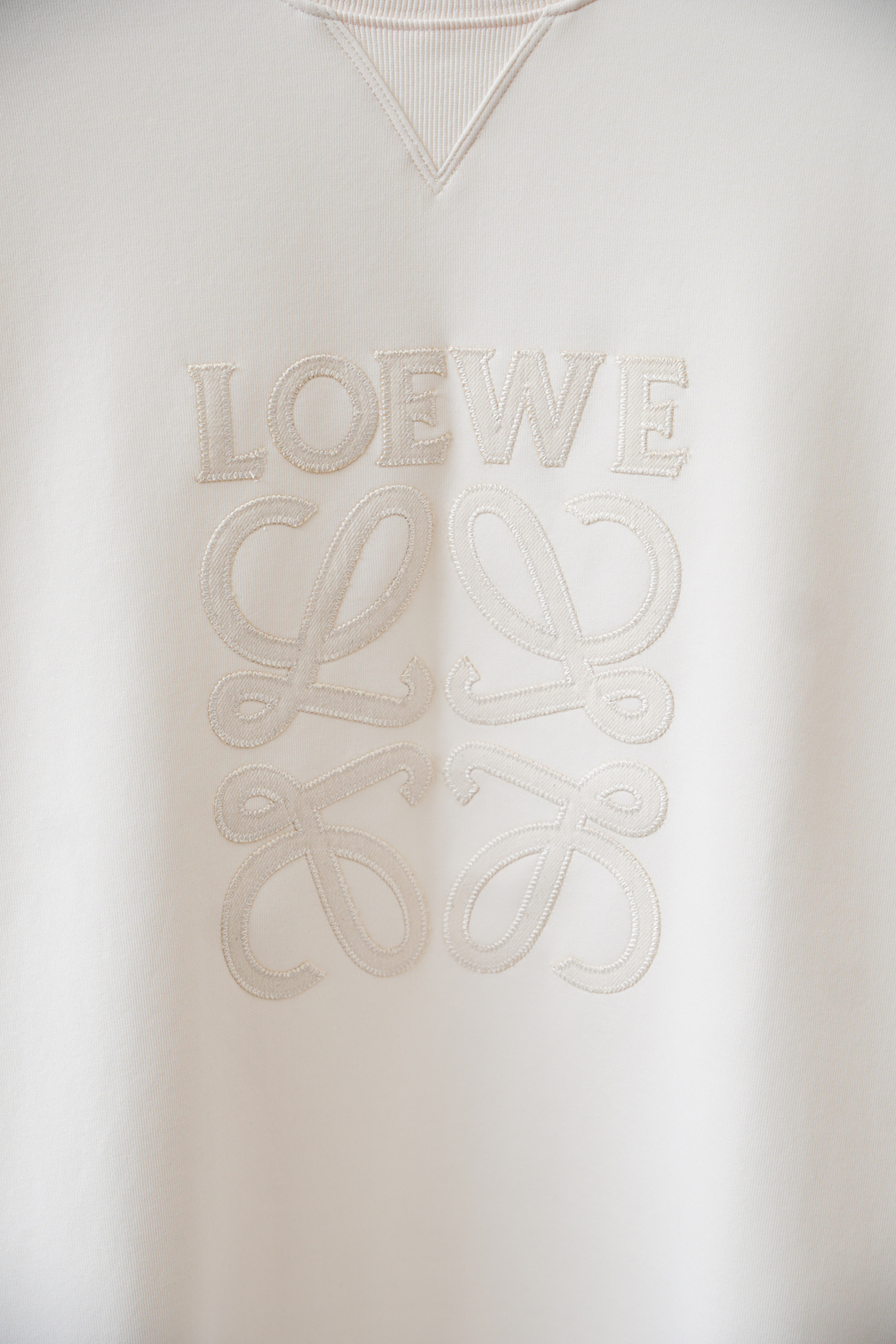 2025秋冬系列上🍎Loewe罗意威/套头圆领卫衣 纯色LOGO搭配刺绣🪡大标 高端大气经典系列，经典圆