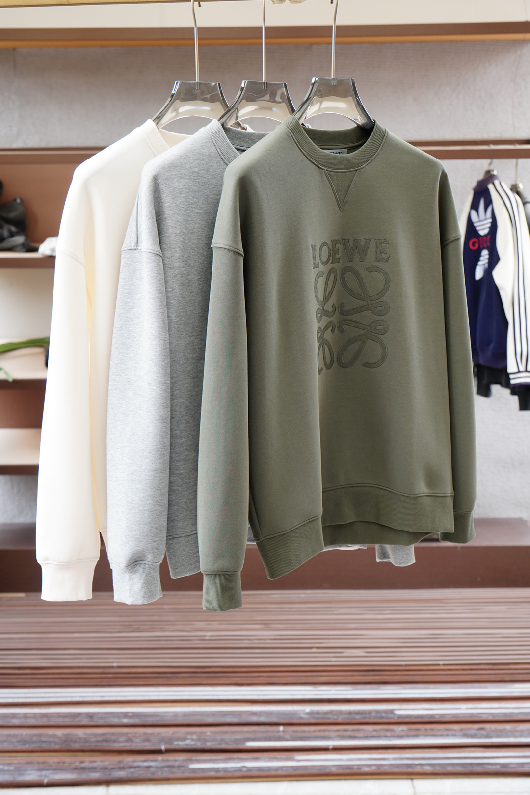 2025秋冬系列上🍎Loewe罗意威/套头圆领卫衣 纯色LOGO搭配刺绣🪡大标 高端大气经典系列，经典圆