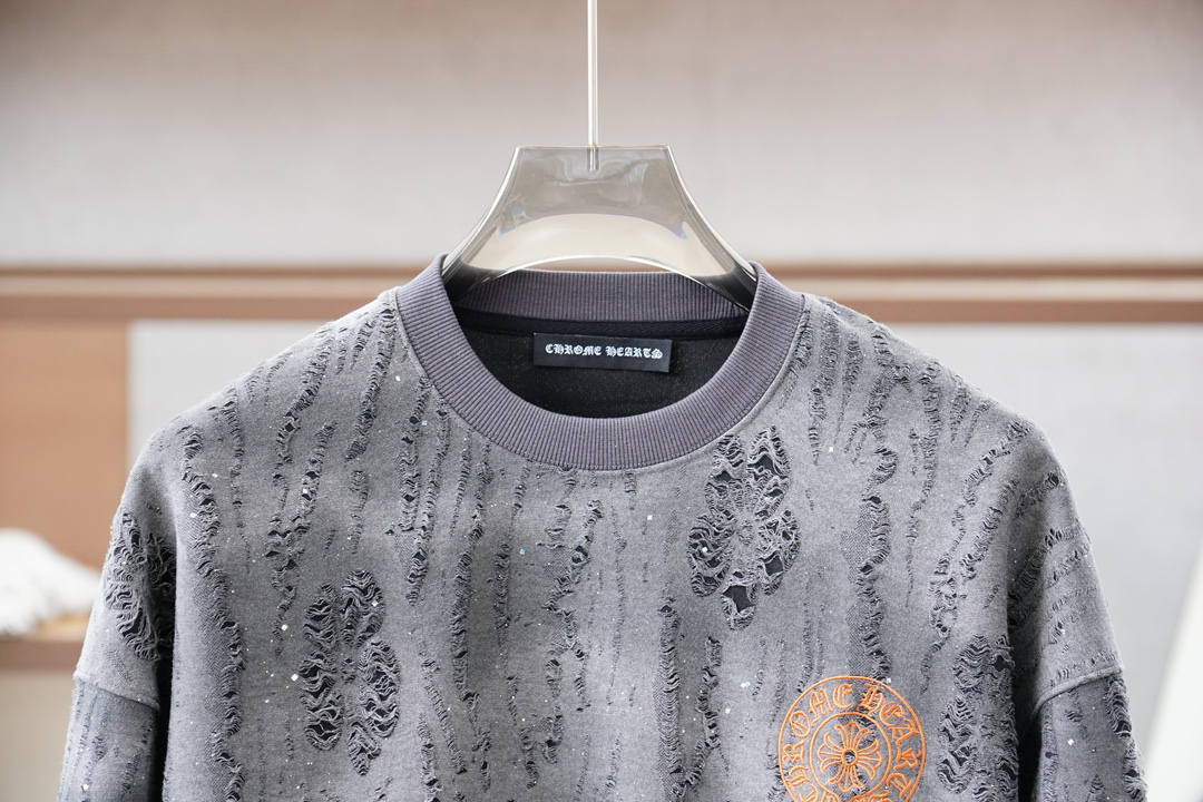 2025秋冬系列上新🍎克罗心-棉质连帽卫衣此款卫衣衫选用定制进口棉布制成，该面料手感轻薄细腻软糯，同时兼