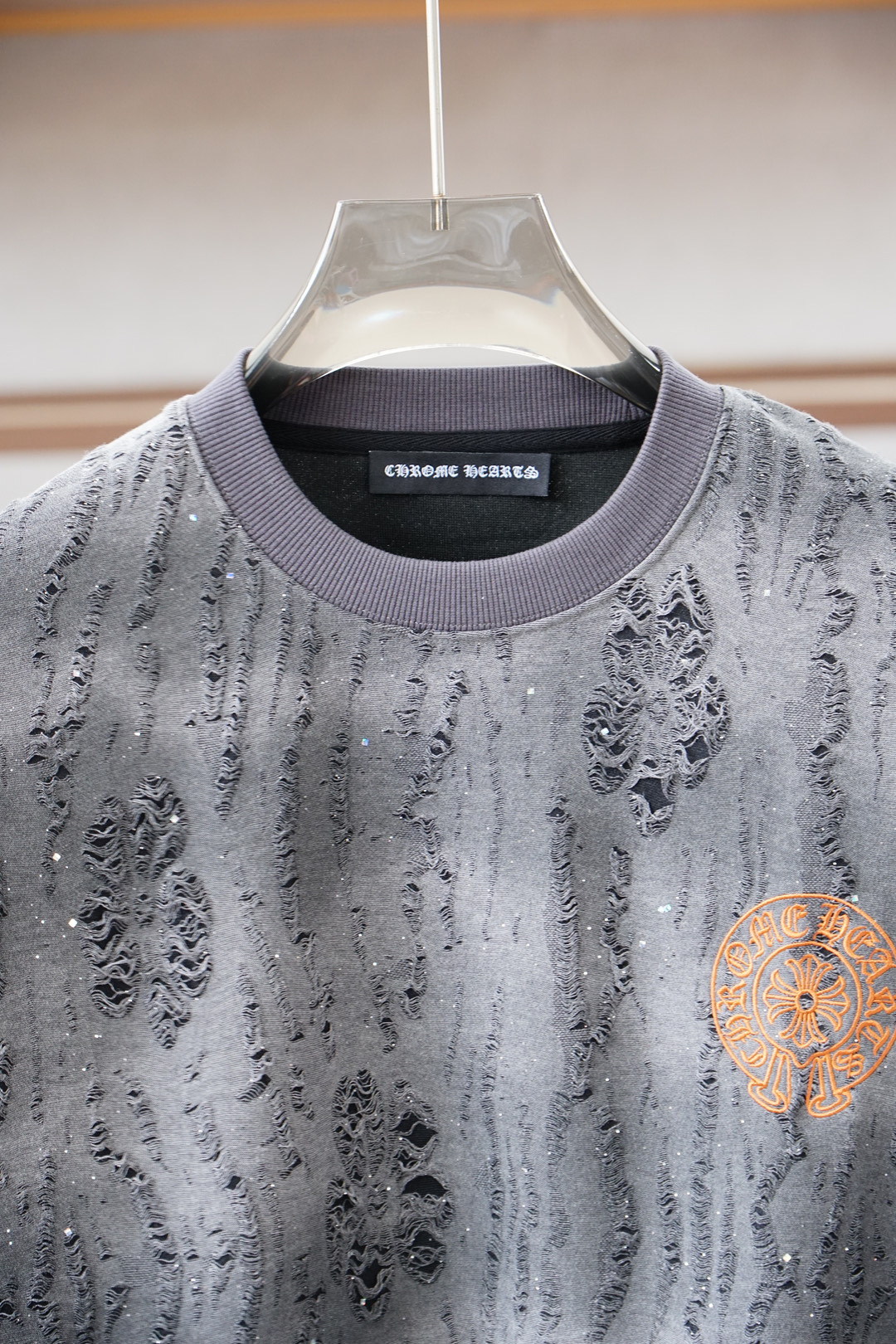 2025秋冬系列上新🍎克罗心-棉质连帽卫衣此款卫衣衫选用定制进口棉布制成，该面料手感轻薄细腻软糯，同时兼