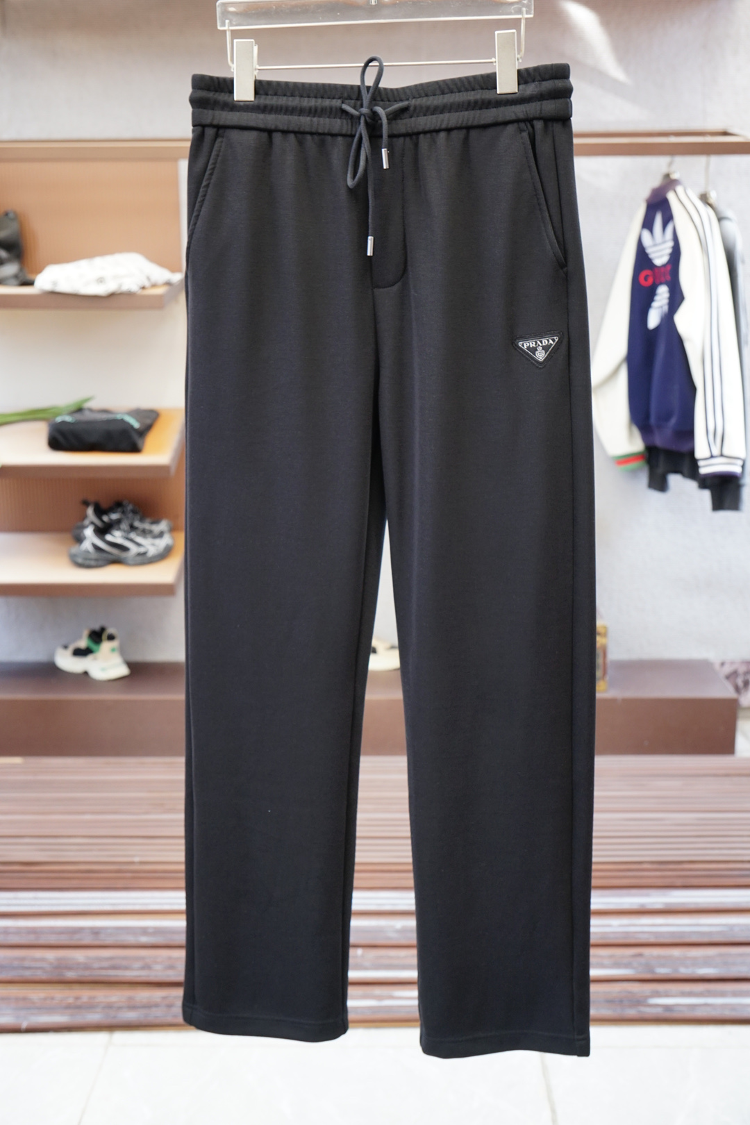 Prada普拉达/2025、秋冬新款，码数M-3XL，进口超细棉➕氨纶质感格外透气舒适。采用简约修身版型