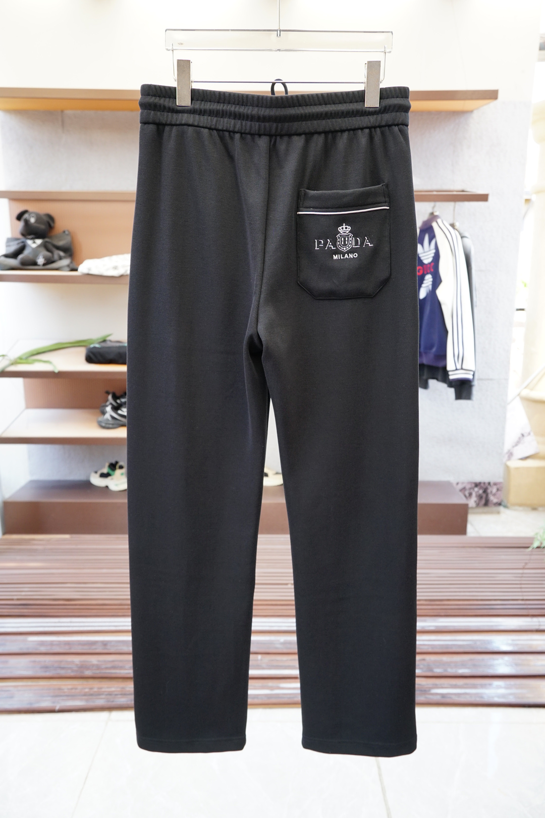 Prada普拉达/2025、秋冬新款，码数M-3XL，进口超细棉➕氨纶质感格外透气舒适。采用简约修身版型