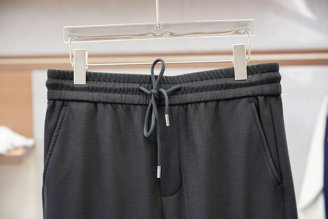 Prada普拉达/2025、秋冬新款，码数M-3XL，进口超细棉➕氨纶质感格外透气舒适。采用简约修身版型