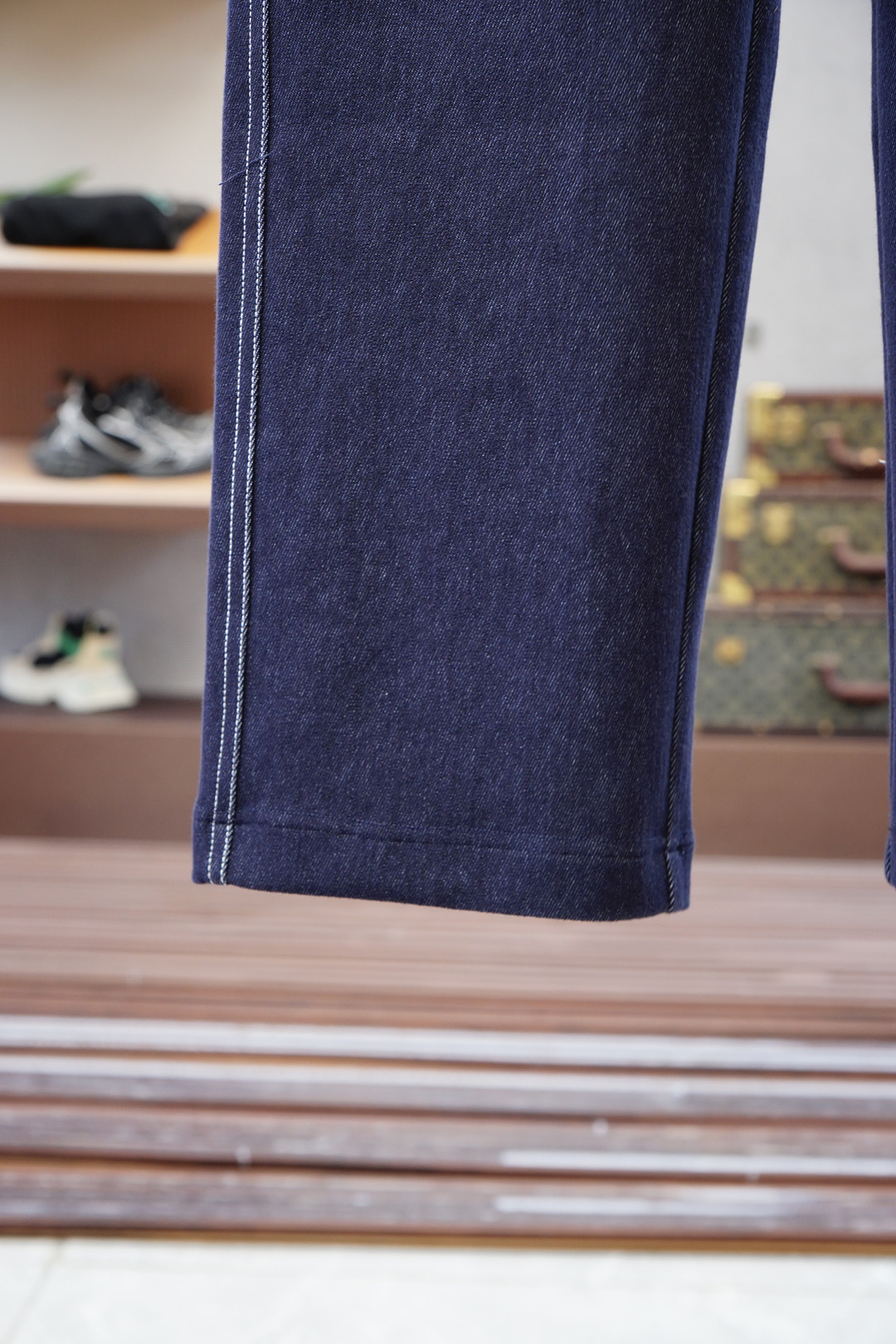 华伦天奴-2025、秋冬新款，码数M-3XL，进口纯棉丹宁直筒休闲牛仔裤，进口面料格外透气舒适。采用简约