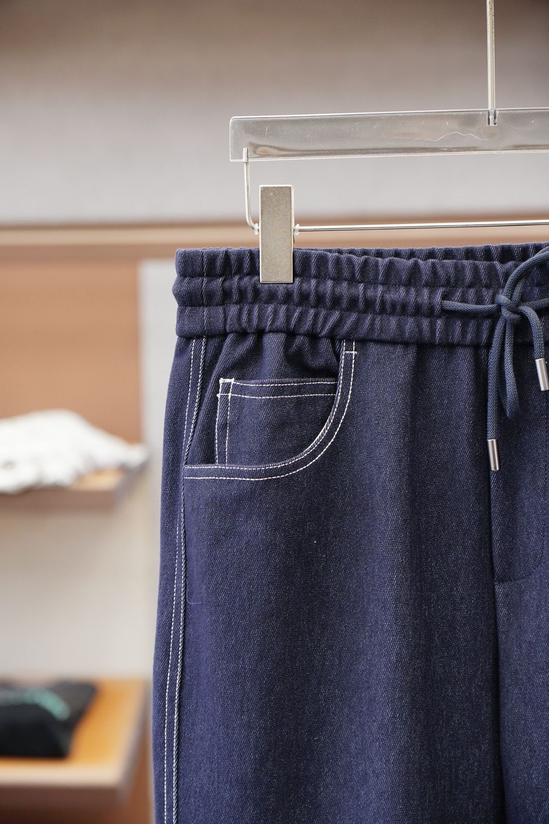 华伦天奴-2025、秋冬新款，码数M-3XL，进口纯棉丹宁直筒休闲牛仔裤，进口面料格外透气舒适。采用简约