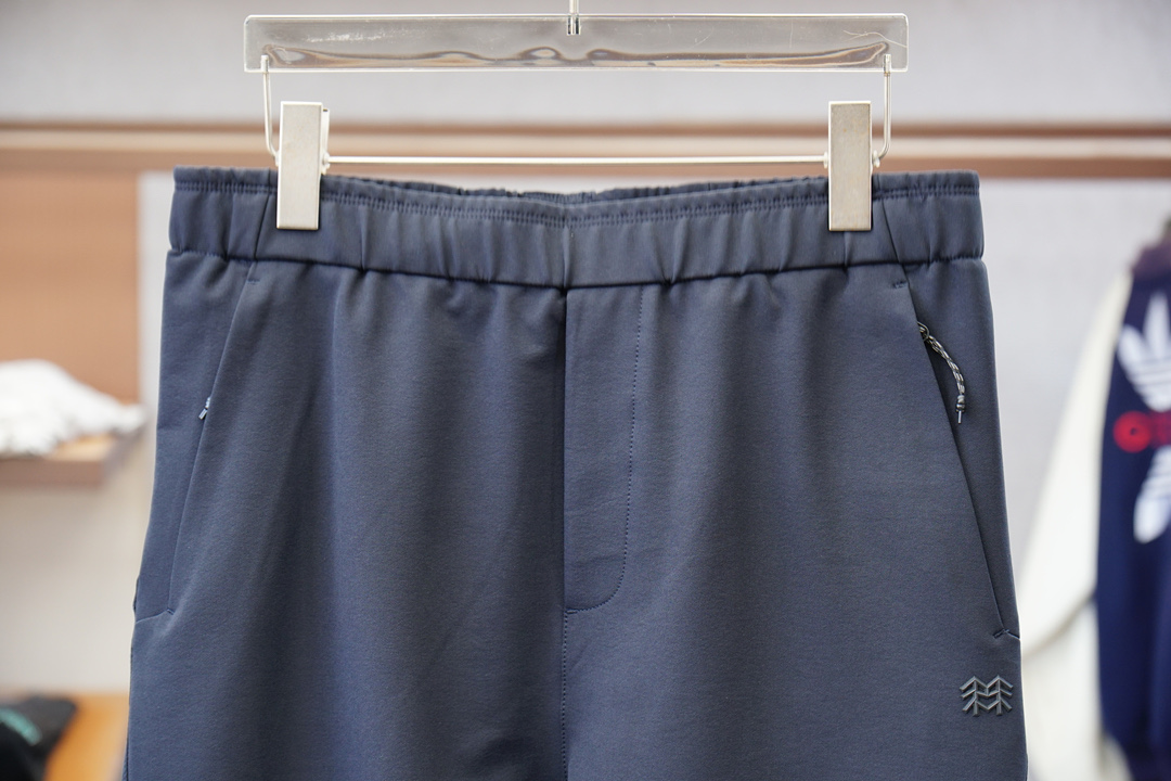 汉森/2025、秋冬新款，码数M-3XL，进口超细防风料子➕氨纶质感格外透气舒适。采用简约修身版型，令腿