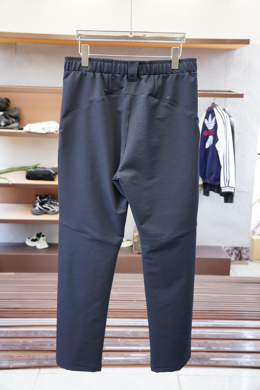 汉森/2025、秋冬新款，码数M-3XL，进口超细防风料子➕氨纶质感格外透气舒适。采用简约修身版型，令腿