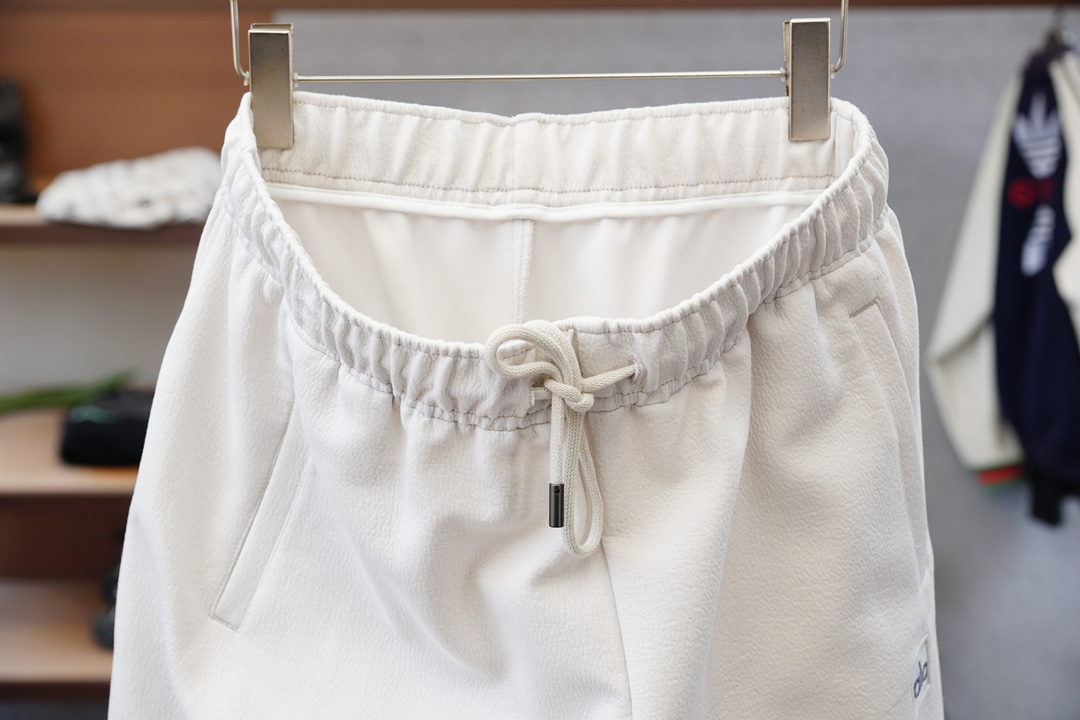 Fendi芬迪，2025、秋冬新款香蕉裤，弯刀裤、最新裤型，超级修饰身材，码数M-3XL，进口超细棉➕氨