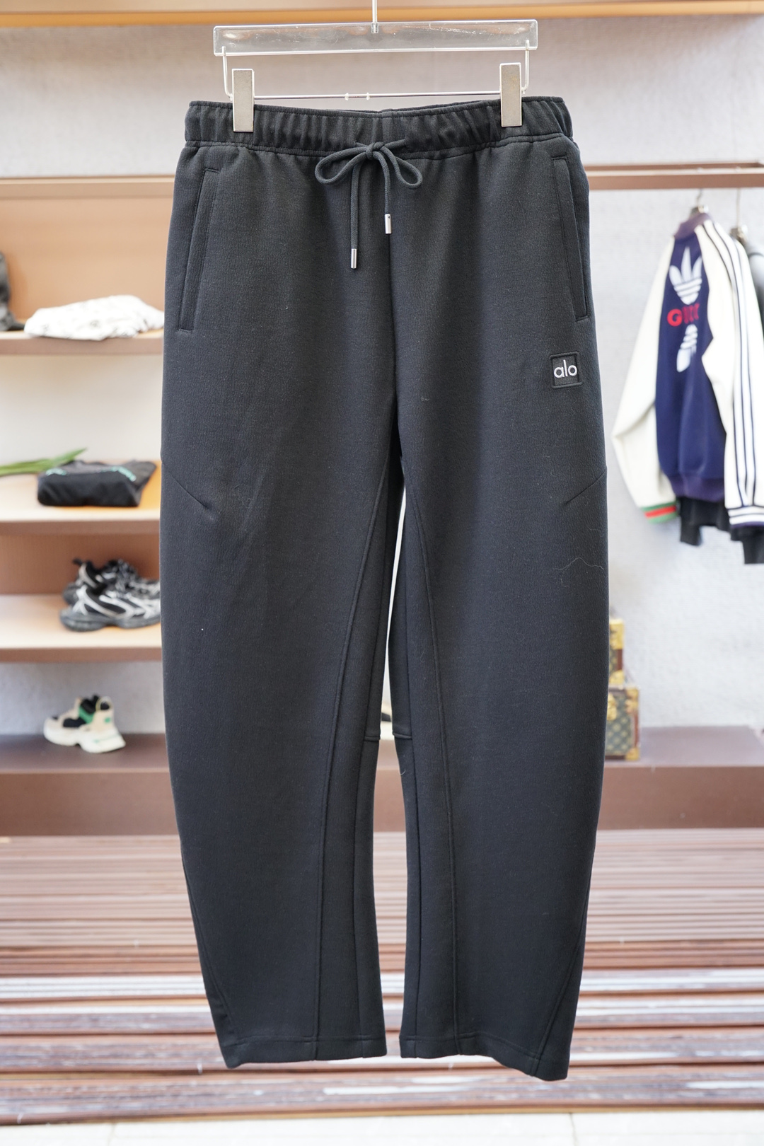 Fendi芬迪，2025、秋冬新款香蕉裤，弯刀裤、最新裤型，超级修饰身材，码数M-3XL，进口超细棉➕氨