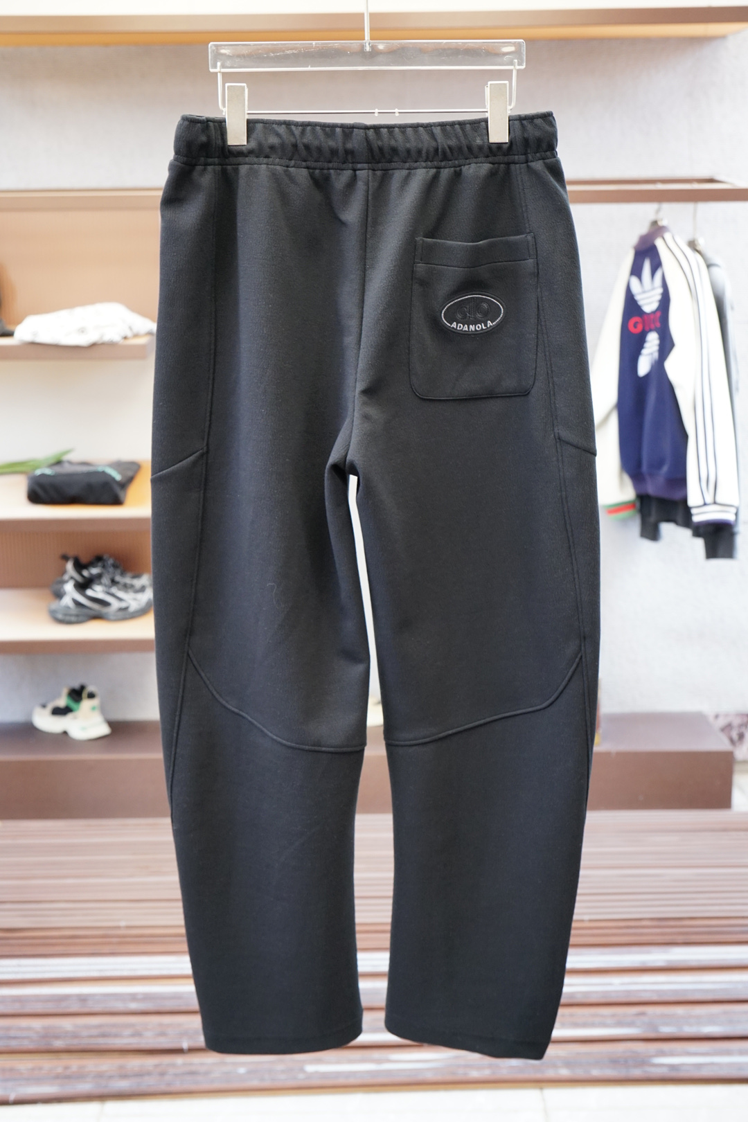 Fendi芬迪，2025、秋冬新款香蕉裤，弯刀裤、最新裤型，超级修饰身材，码数M-3XL，进口超细棉➕氨