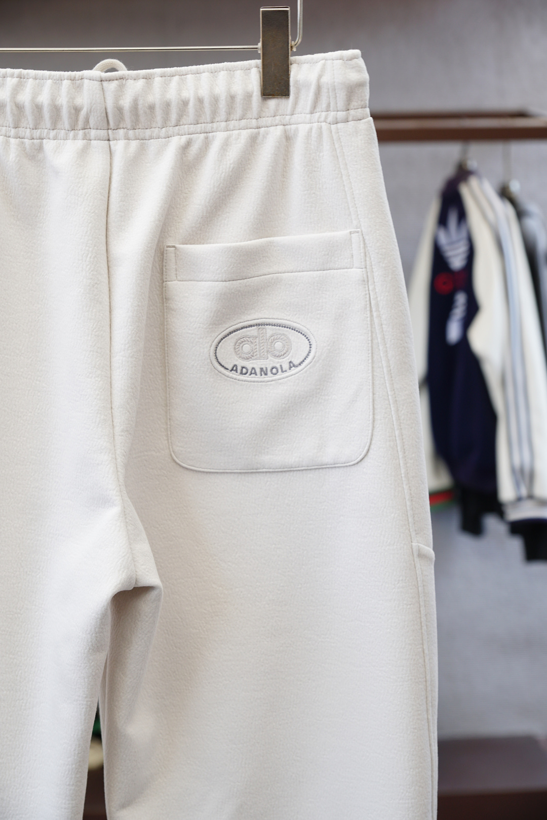 Fendi芬迪，2025、秋冬新款香蕉裤，弯刀裤、最新裤型，超级修饰身材，码数M-3XL，进口超细棉➕氨