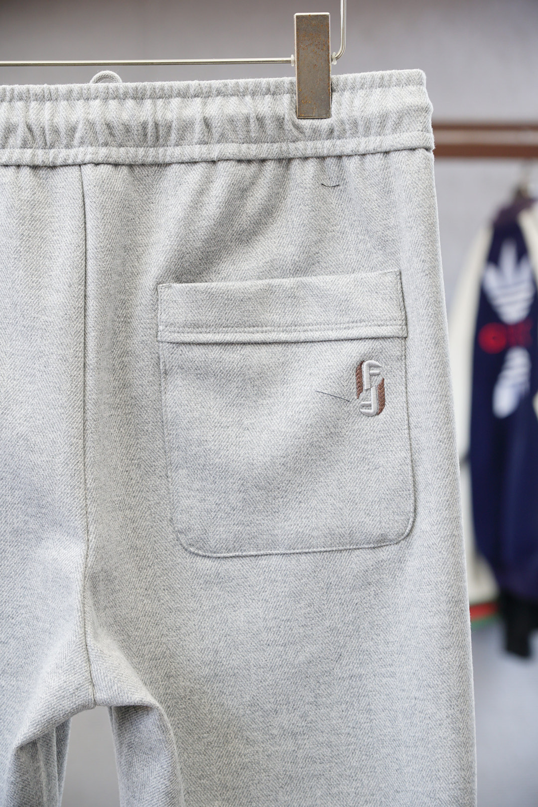 Fendi芬迪，2025、秋冬新款，码数M-3XL，进口超细棉➕氨纶质感格外透气舒适。采用简约修身版型，