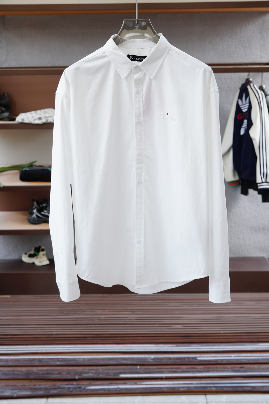Kiton 奇顿/🍎2025新品 专柜在售 时尚高端男装衬衣，纯白色设计干净利落整洁，董事长精英必备系列