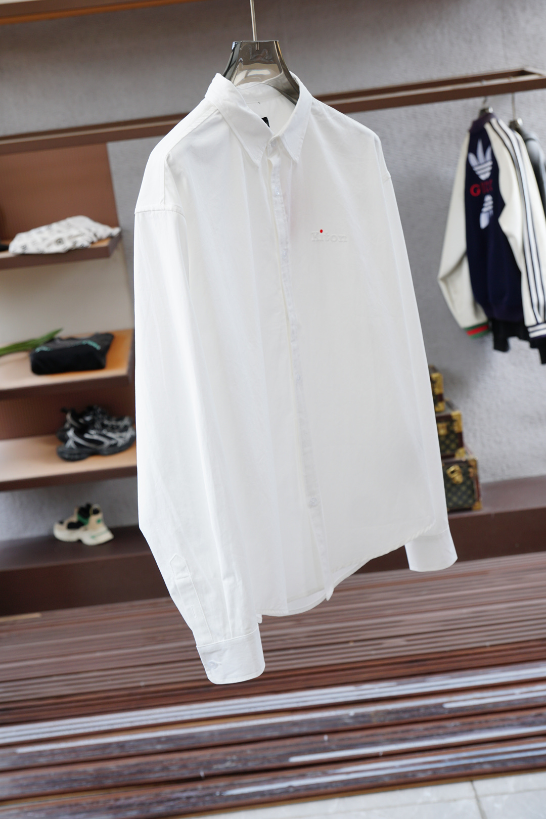 Kiton 奇顿/🍎2025新品 专柜在售 时尚高端男装衬衣，纯白色设计干净利落整洁，董事长精英必备系列