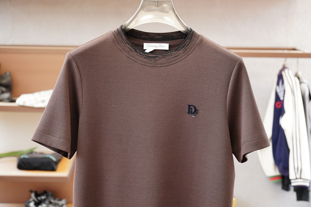 Dior迪奥🍐高级成衣 2025秋冬打底系列！熟男 轻熟男 最爱款式 最经典净色通勤百搭帅气的圆领短袖打