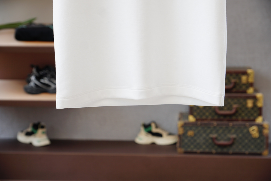 Dior迪奥🍐高级成衣 2025秋冬打底系列！熟男 轻熟男 最爱款式 最经典净色通勤百搭帅气的圆领短袖打