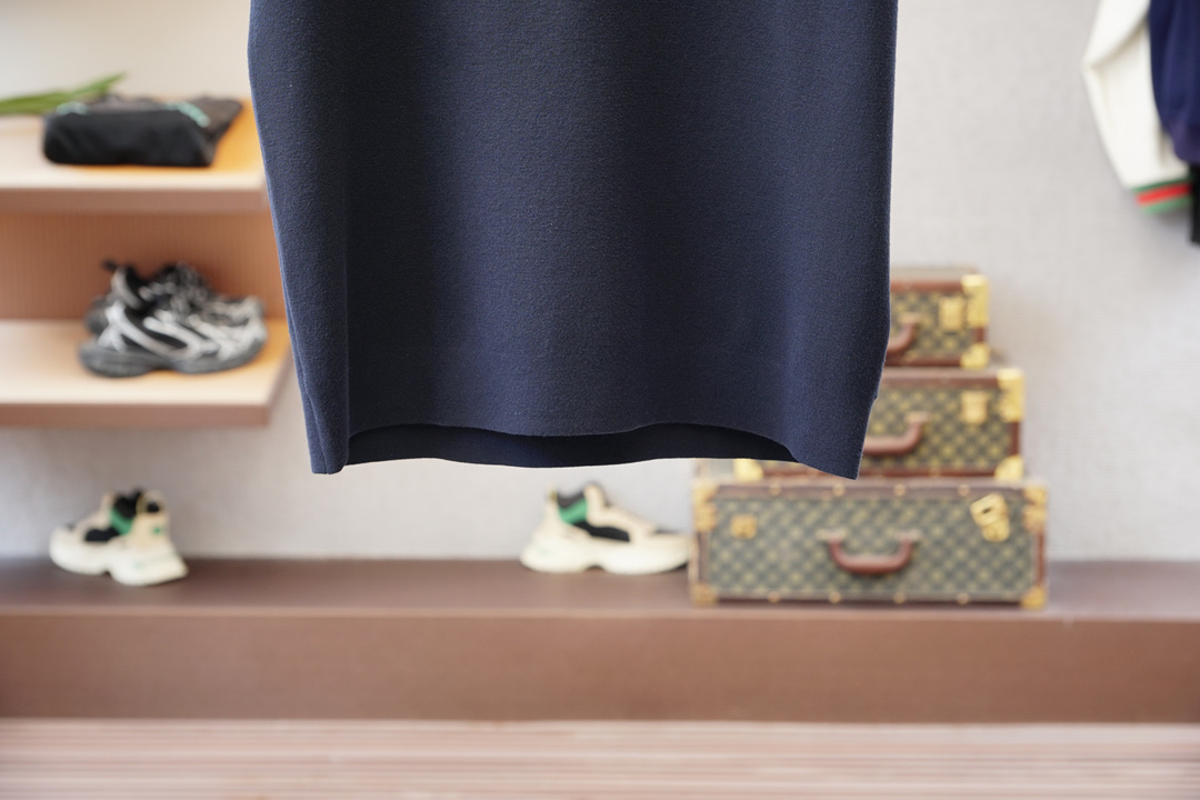 布鲁提，🍐高级成衣 2025秋冬打底系列！熟男 轻熟男 最爱款式 最经典净色通勤百搭帅气的圆领短袖打底衫