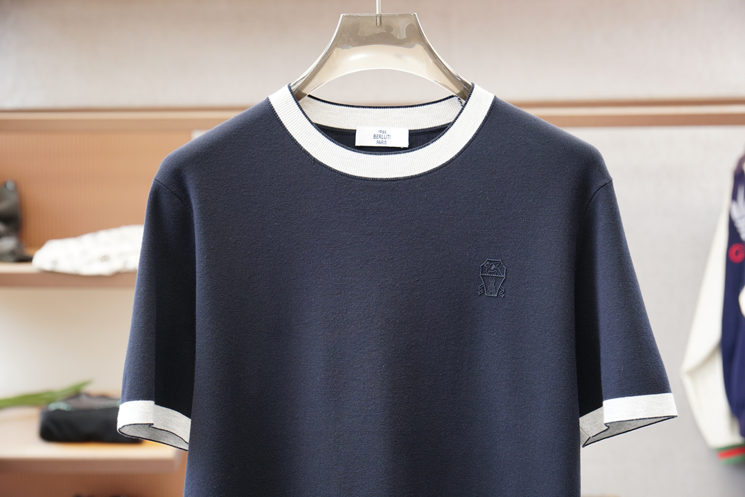 布鲁提，🍐高级成衣 2025秋冬打底系列！熟男 轻熟男 最爱款式 最经典净色通勤百搭帅气的圆领短袖打底衫