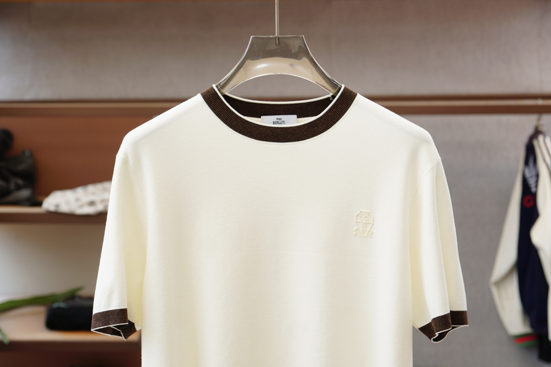 布鲁提，🍐高级成衣 2025秋冬打底系列！熟男 轻熟男 最爱款式 最经典净色通勤百搭帅气的圆领短袖打底衫