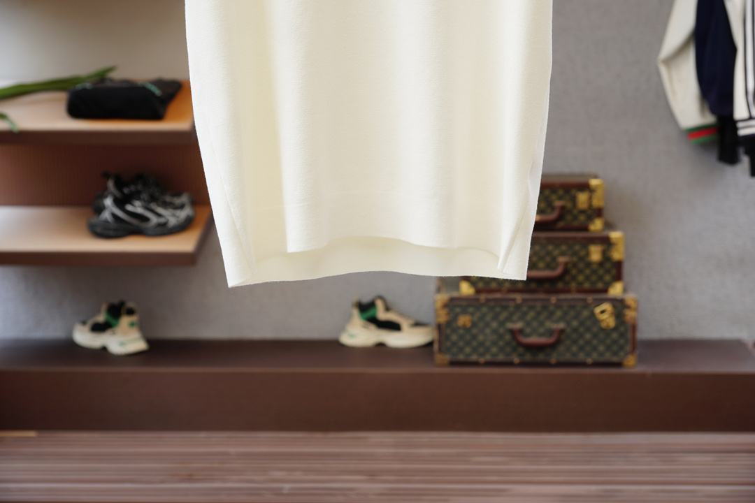 布鲁提，🍐高级成衣 2025秋冬打底系列！熟男 轻熟男 最爱款式 最经典净色通勤百搭帅气的圆领短袖打底衫