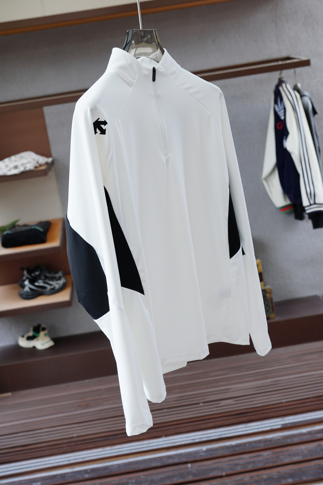 迪桑特-2025秋冬系列上新💐 长袖Polo 衬衫，奢华经典元素设计！采用舒适透气针织面料🔥属于入柜级别