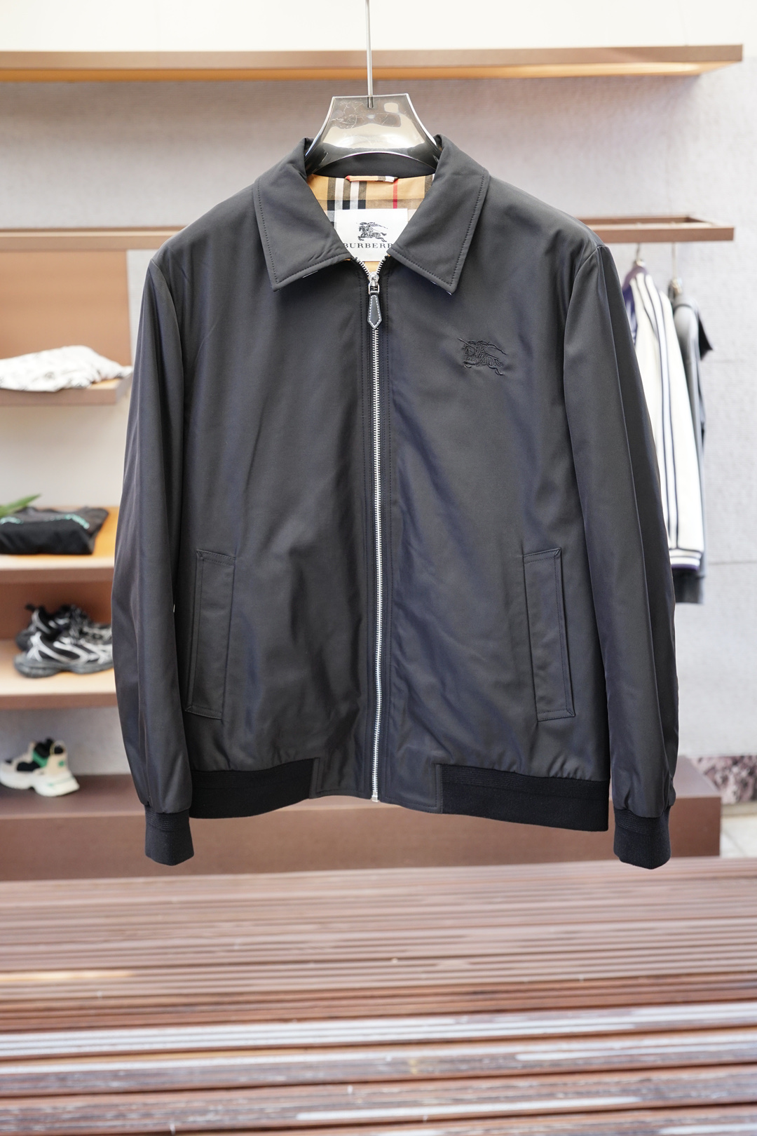 BBR-巴宝莉/Burberry 25早秋新款发布❤️巴宝莉翻领夹克外套，秋季爆款外套，格子内里，战马刺