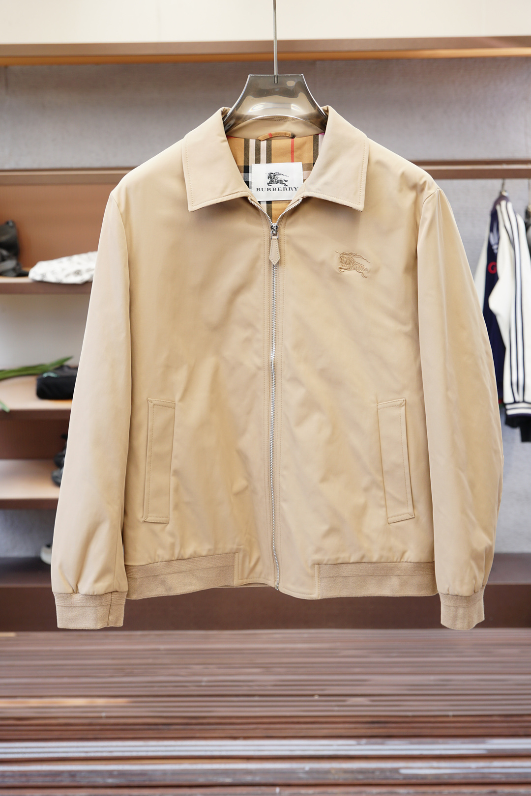 BBR-巴宝莉/Burberry 25早秋新款发布❤️巴宝莉翻领夹克外套，秋季爆款外套，格子内里，战马刺