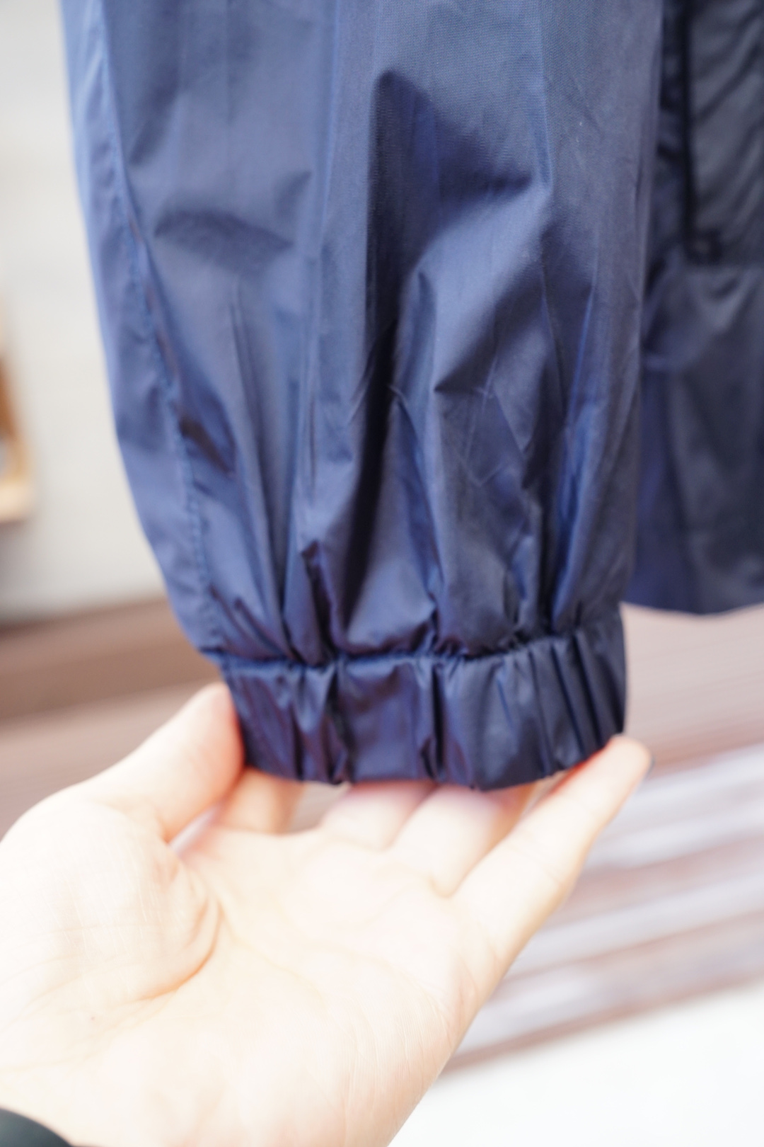 Prada普拉达-新款P家Re-Nylon再生尼龙材质撞色拉链门襟连帽外套，男士胸前金属三角标装饰轻便夹