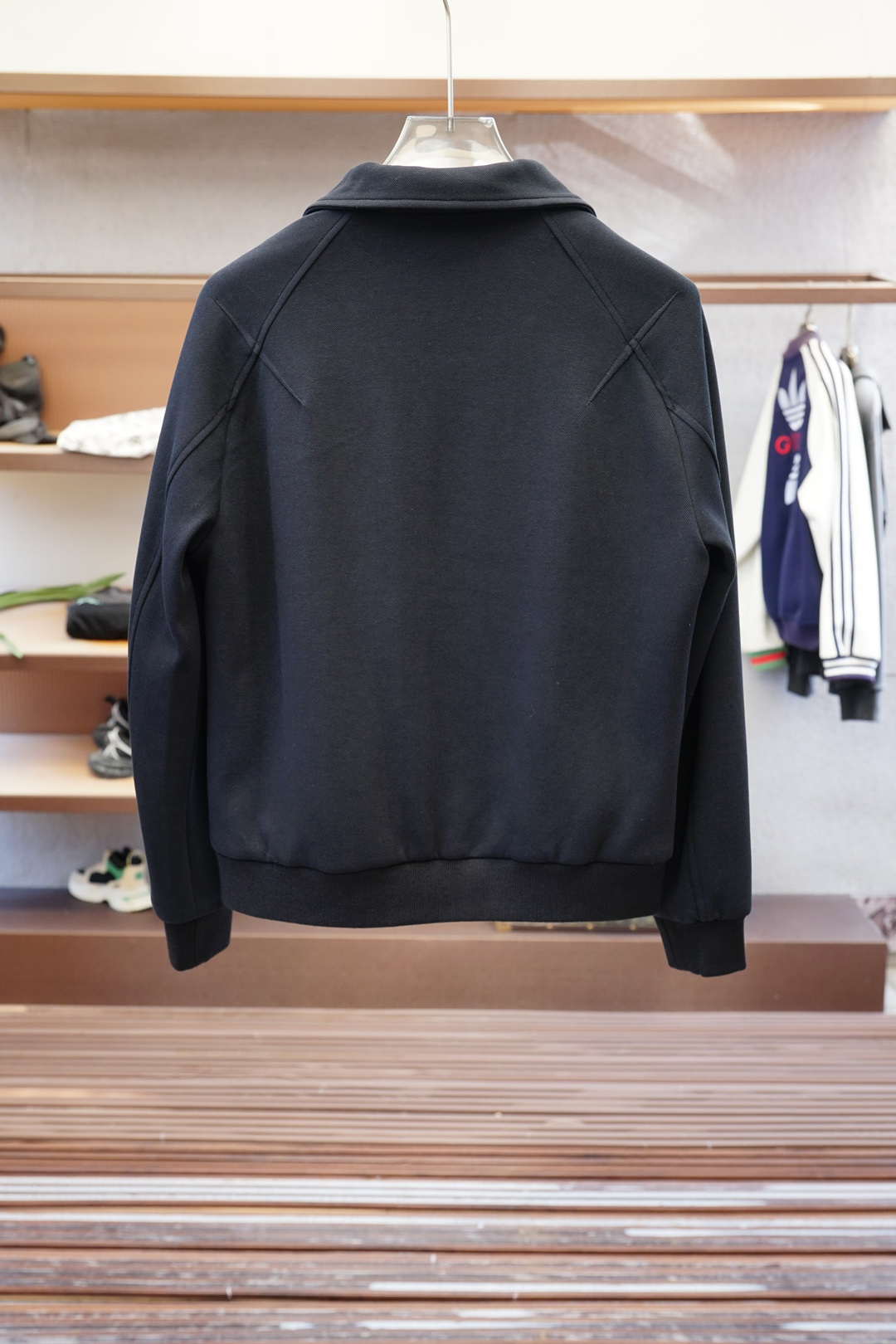 ZEGNA/杰尼亚 2025fw男装春夏新品Moto立领设计，在保持时尚感的同时，还能在一定程度上抵御风