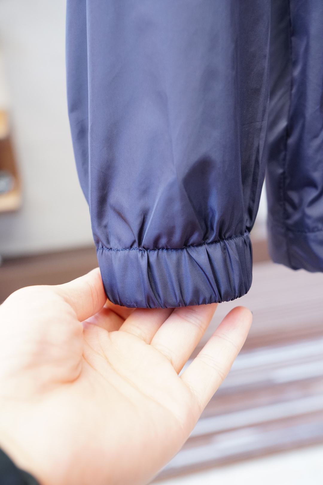 Prada普拉达/新款P家Re-Nylon再生尼龙材质撞色拉链门襟立领外套，男士胸前金属三角标装饰轻便夹