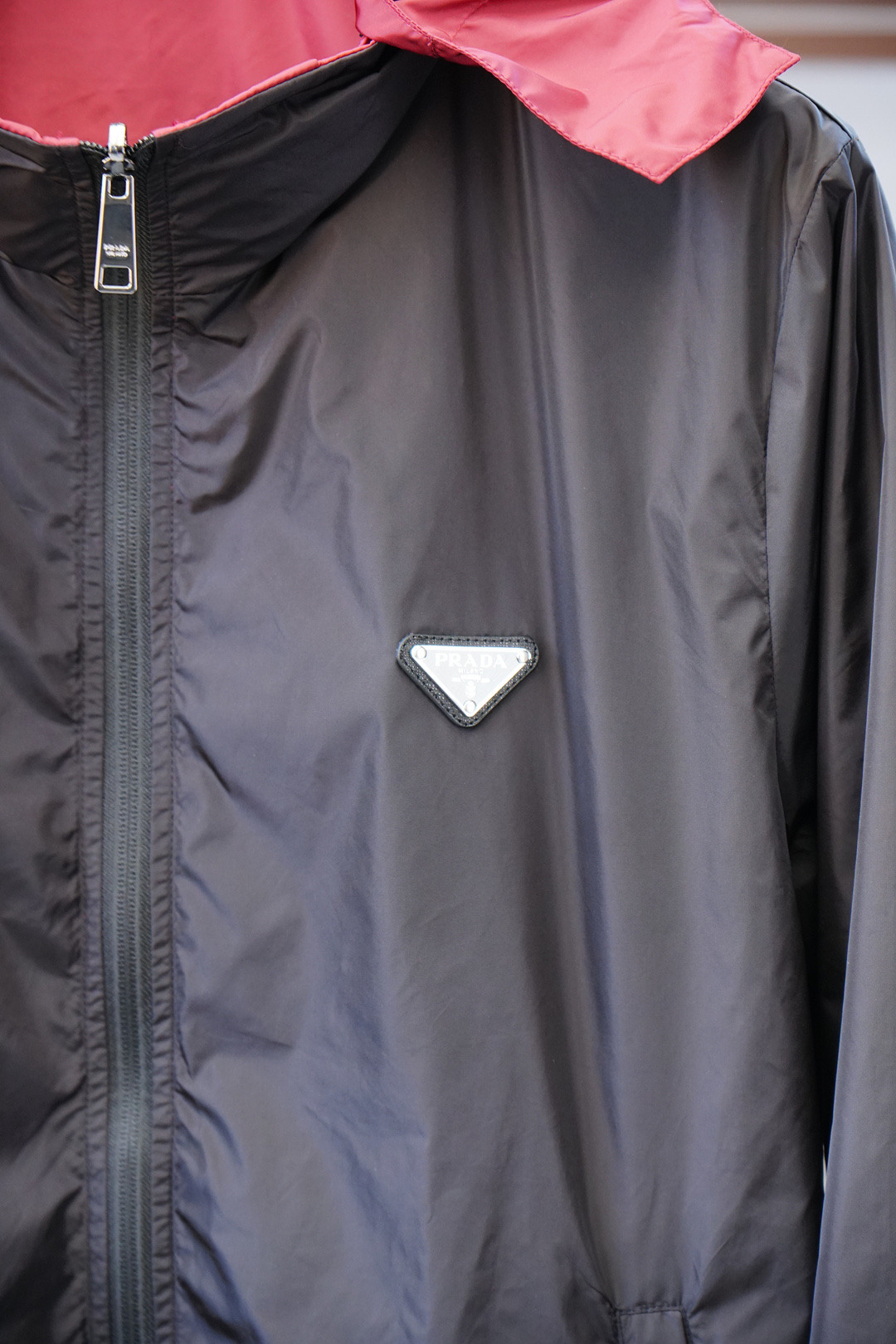 Prada普拉达/双面外套-新款P家Re-Nylon再生尼龙材质撞色拉链门襟立领外套，男士胸前金属三角标