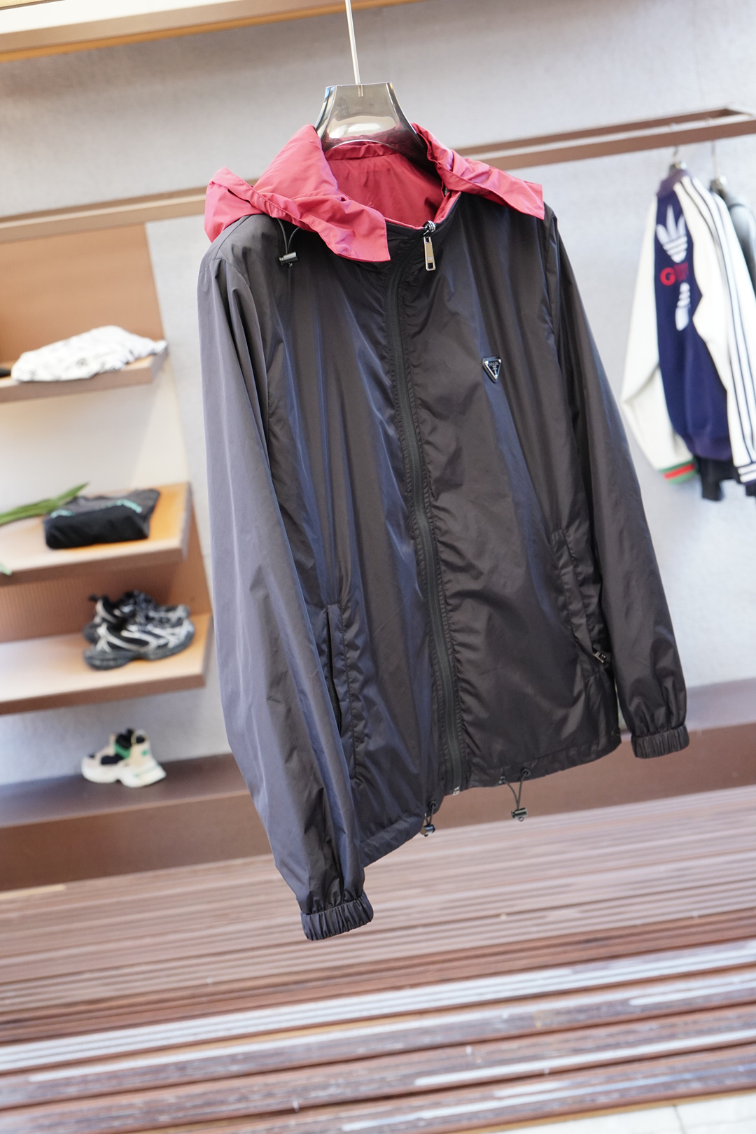 Prada普拉达/双面外套-新款P家Re-Nylon再生尼龙材质撞色拉链门襟立领外套，男士胸前金属三角标