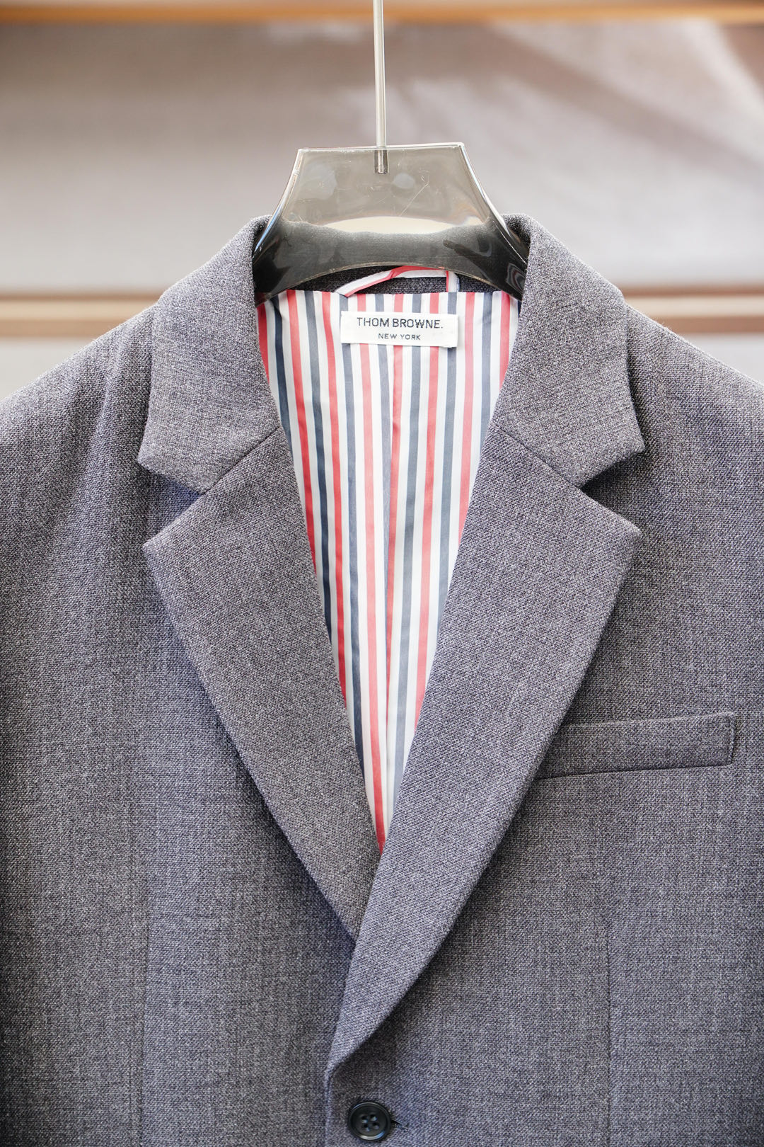 TB顶级品质 秋季新款经典TB标志男士西装薄款夹克外套，品牌经典设计元素！既不单调也不复杂,恰到好处的展