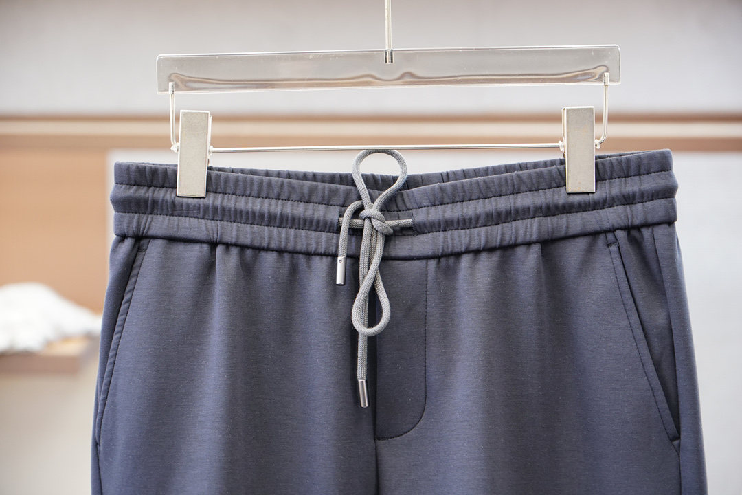 Loewe罗意威/2025、秋冬新款，码数M-3XL，进口超细棉➕氨纶质感格外透气舒适。采用简约修身版型