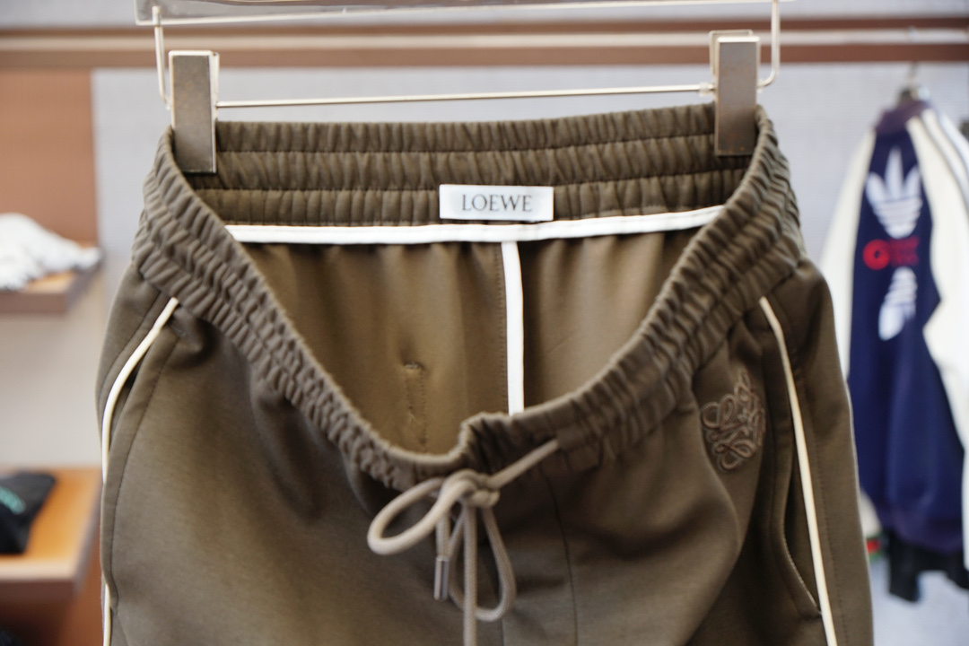 Loewe 罗意威-2025、秋冬新款，码数M-3XL，进口超细棉➕氨纶质感格外透气舒适。采用简约修身版