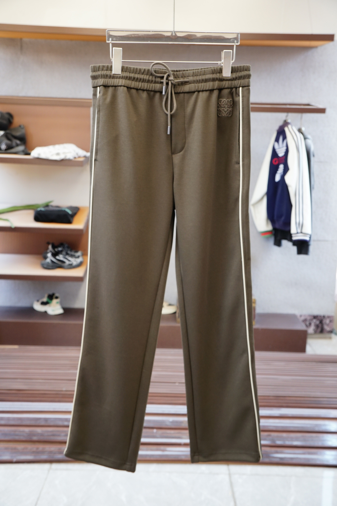 Loewe 罗意威-2025、秋冬新款，码数M-3XL，进口超细棉➕氨纶质感格外透气舒适。采用简约修身版