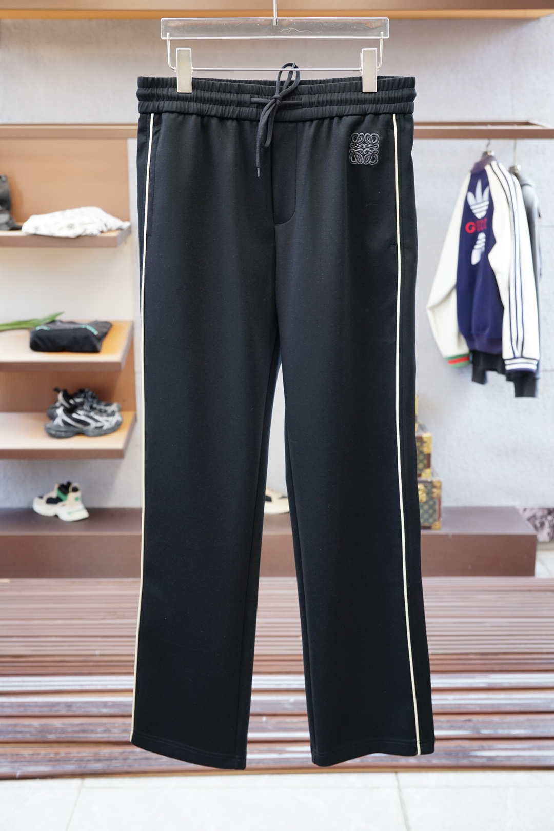 Loewe 罗意威-2025、秋冬新款，码数M-3XL，进口超细棉➕氨纶质感格外透气舒适。采用简约修身版