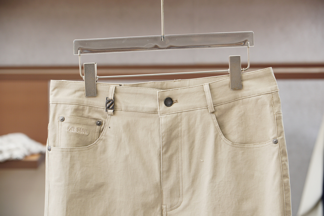 杰尼亚-2025早秋新款休闲西裤，官网同步发售。品牌经典logo休闲裤，定制面料，舒适度极好，手触感强烈