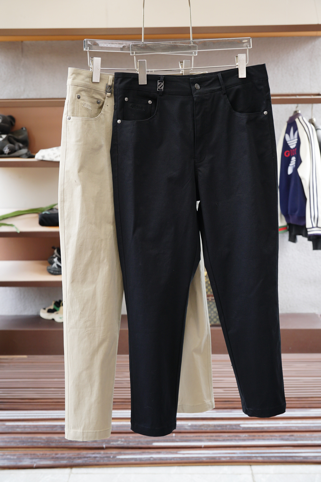 杰尼亚-2025早秋新款休闲西裤，官网同步发售。品牌经典logo休闲裤，定制面料，舒适度极好，手触感强烈