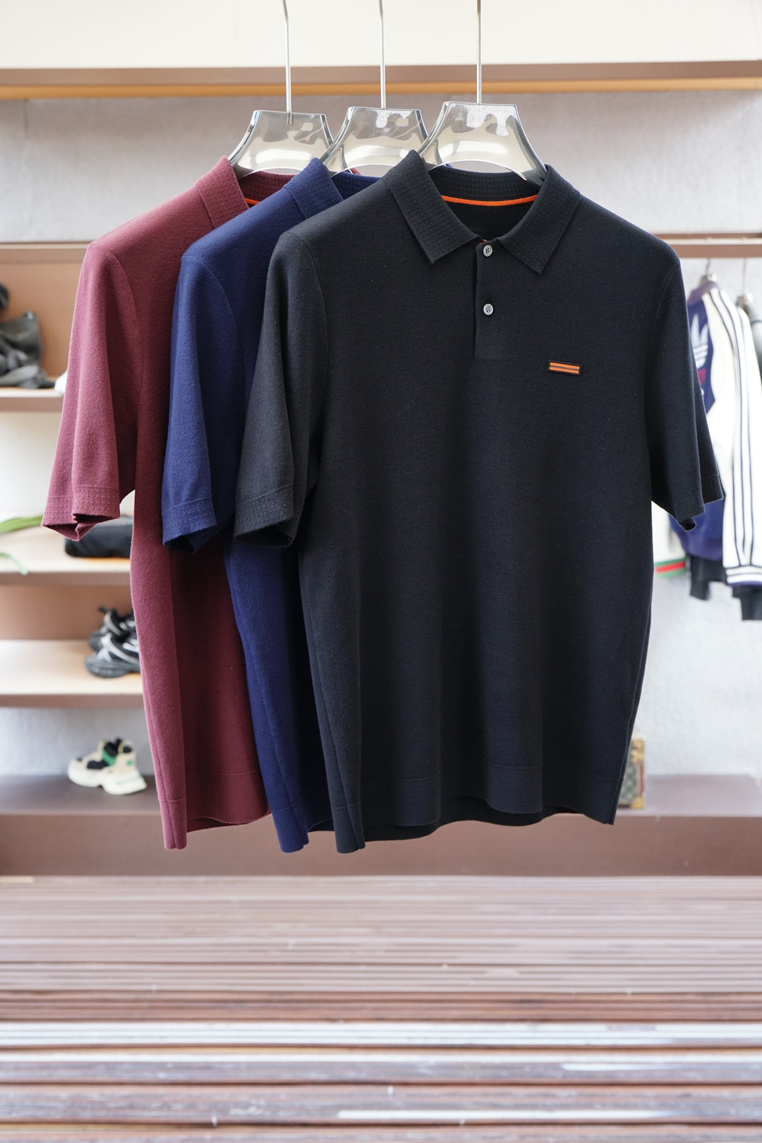 NO:572470,Zegna/2025ss autumn and winter counters simultaneously launch the new Polo series of the same style, imported acetate mulberry silk wool knitted fabrics, one-piece knitting, a must-have item for high-end people, those who know the stuff are welcome to compare at the counter. Size M-3xL,,zegna,alexander wang19860909杰尼亚/2025ss秋冬专柜同款同步上新Polo系列,进口醋酸桑蚕丝羊毛针织面料 一体起脚针织 高端人士必备单品,懂货的来欢迎对比专柜 .码数M-3xL,,zegna,alexander wang,Men's clothing