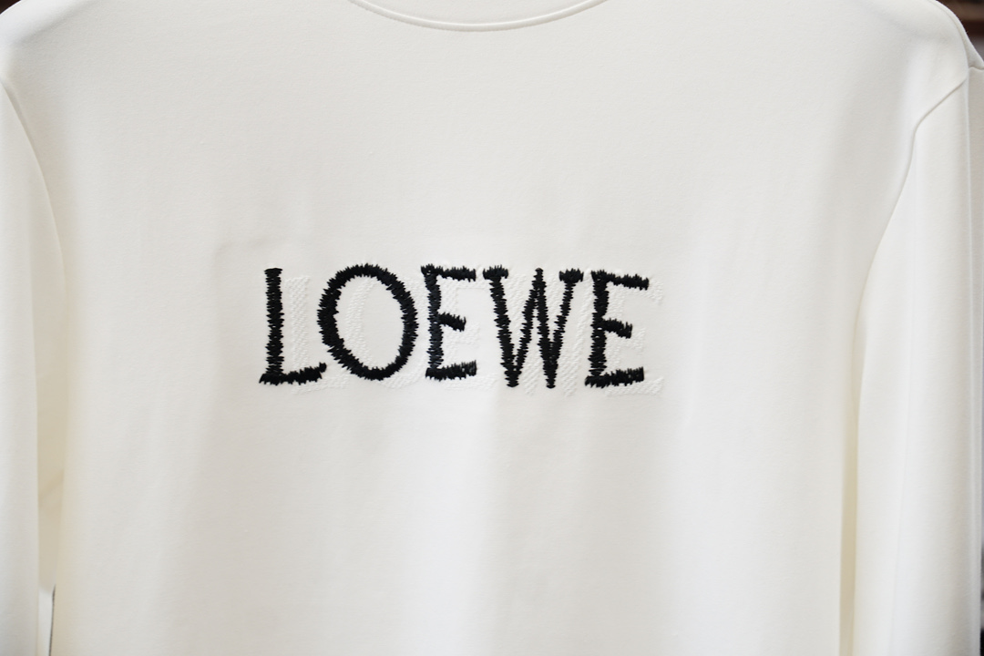 Loewe-罗意威2025秋冬新品，男士胸前经典
