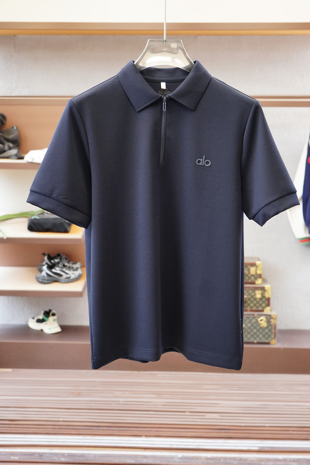 NO:538985,Oupa/2025ss autumn and winter counters are available in the same style as the same style as the new short-sleeved Tensile acetate wool knitted fabric, integrated kick knitted, a must-have item for high-end people, those who know the goods are welcome to compare the counter. Code number M-3xL, T-shirt, alexander wang19860909欧跑/ 2025ss秋冬专柜同款同步上新短袖醋酸天丝羊毛针织面料 一体起脚针织 高端人士必备单品,懂货的来欢迎对比专柜 .码数M-3xL,,T-shirt,alexander wang,Men's clothing